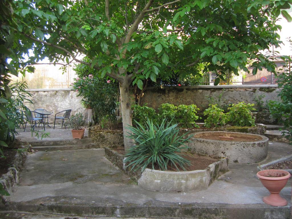 Guest House Ilona PUY Exterior foto
